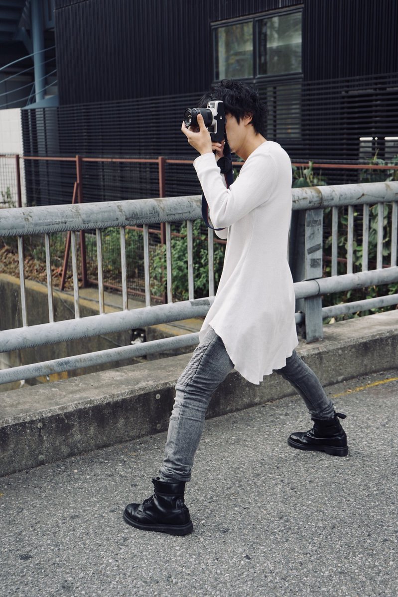 稲松悠太 No Twitter カメラ撮ってる時 外から見るとこんな感じかと思うと 軽くひく でもカメラ好きだ 写真が好きだ Photo By Yukkua カメラ男子 撮影 撮影中 被写体募集