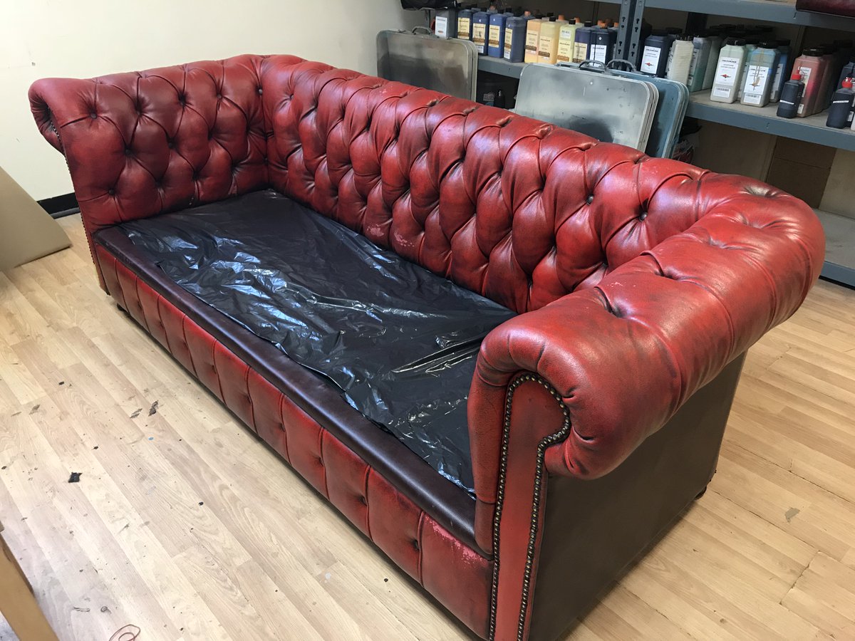ColourlockUK_US's tweet photo. Working on this Vintage Chesterfield sofa in our worshop. https://t.co/BjQMhVlIaJ