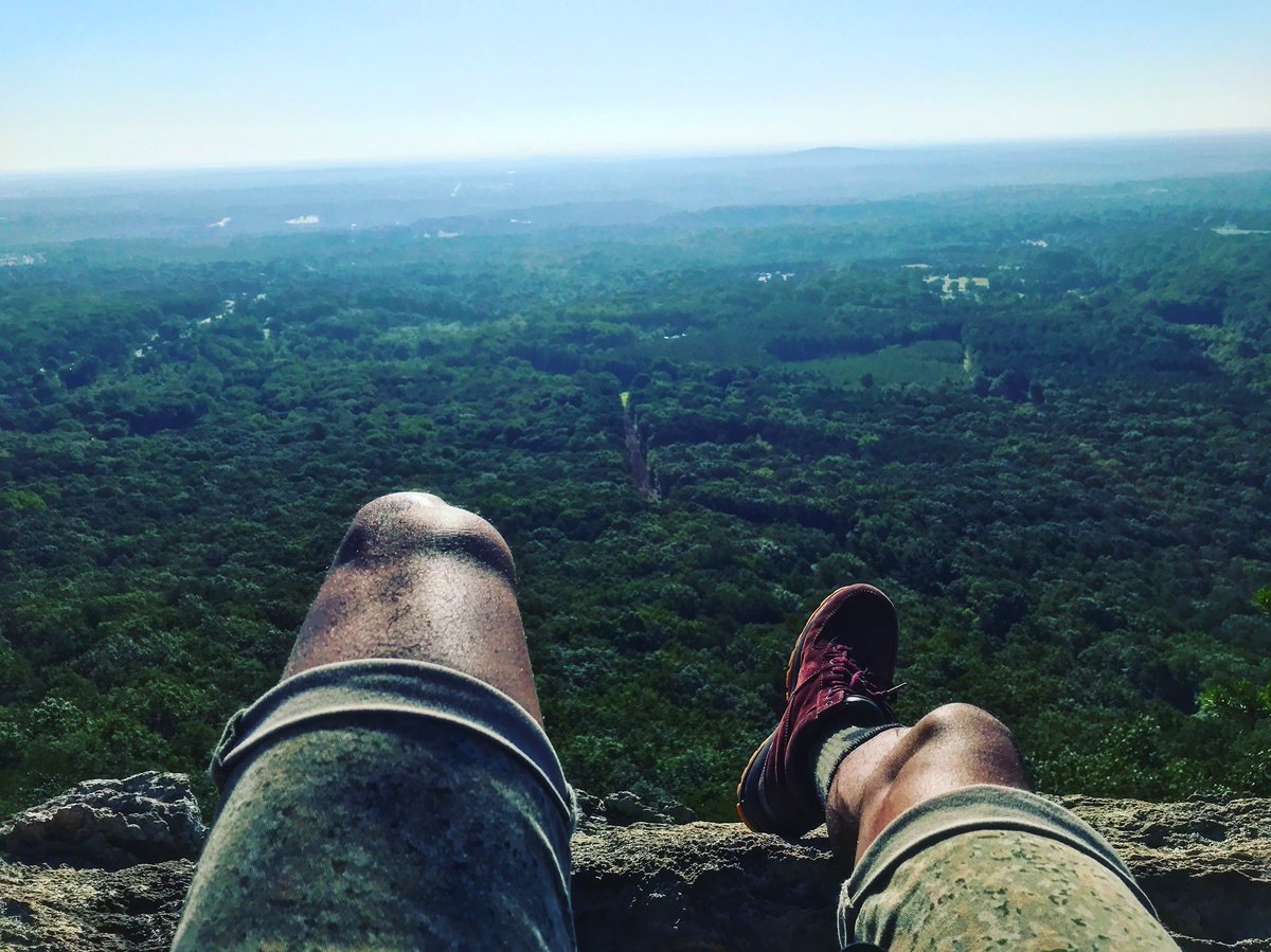 RomainEsq's tweet photo. 8am. My morning view. Hiking 10+ miles today. #LegendaryCourage #Lead #legworkout #ChasingAfterGod #RecoveringAddict https://t.co/tbvepMcdvQ