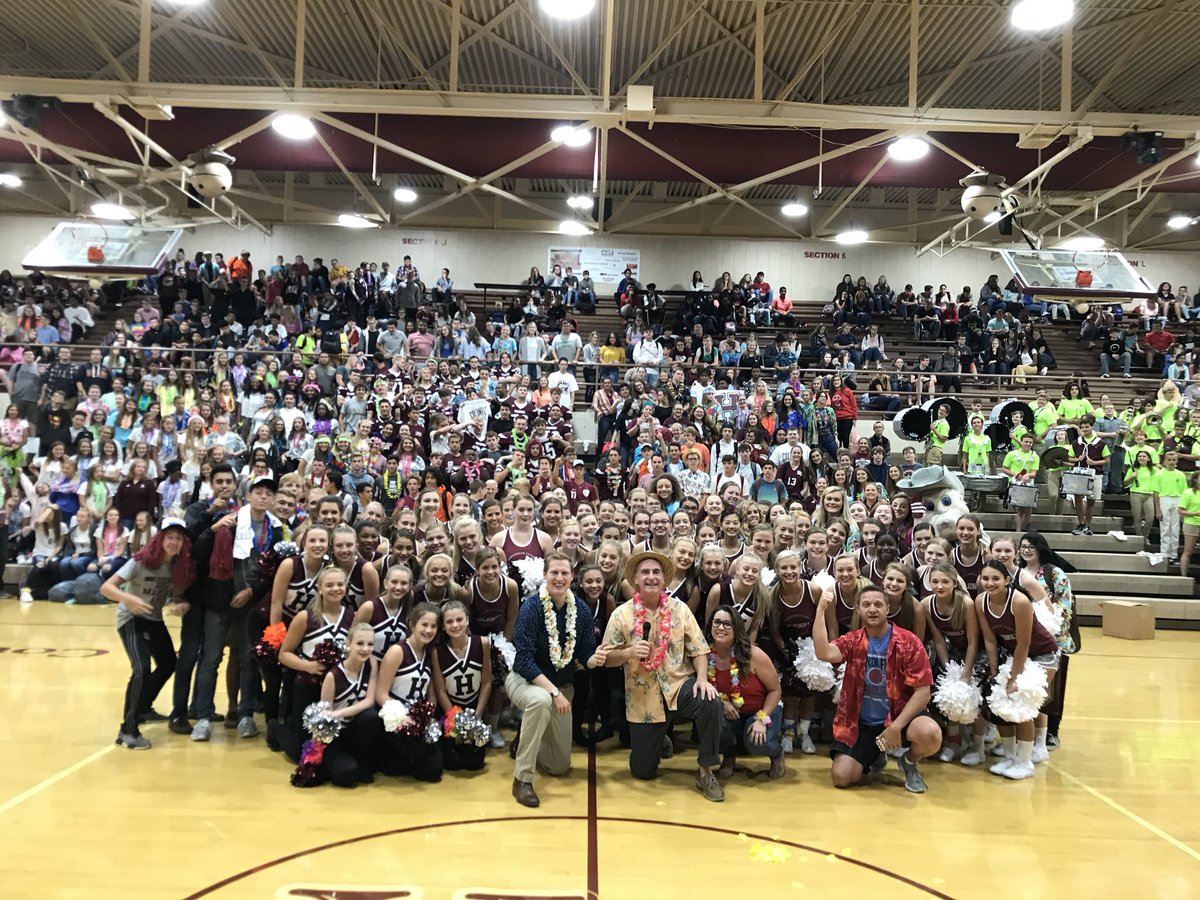 JakeBoswellNews's tweet photo. Thanks to @HendersonSchool @HCHSColonels for hosting an awesome pep rally this morning! #HTFPepRally @RonanRhodes https://t.co/NfA3tJC28H