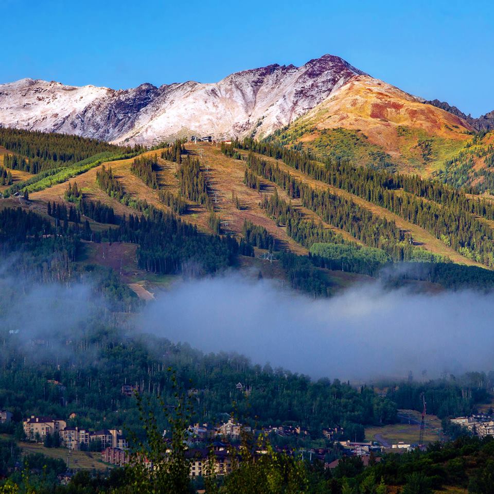 1st snow of the season happened yesterday AM <a href="/AspenSnowmass/">Aspen Snowmass</a>! <a href="/jswansonphoto/">Jeremy Swanson</a> captured this great pic. Lifts open in 90 days!! #cowx #ski