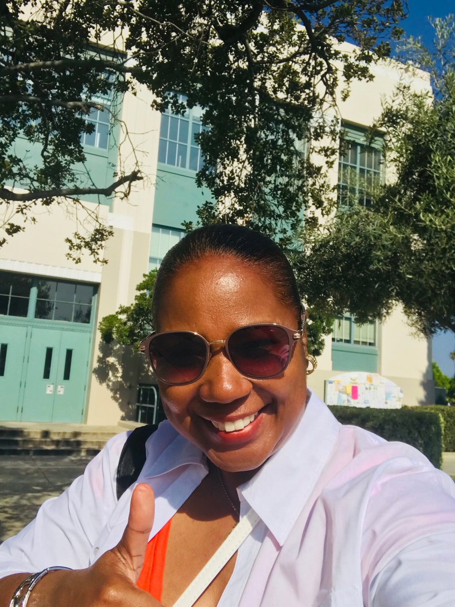 Pam_nLA's tweet photo. Happy Friday - yay! https://t.co/7hKbwg3CCA