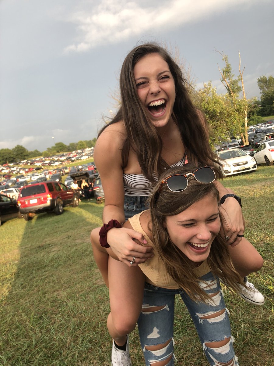 Sydney_Fox_'s tweet photo. Happy birthday to my fav buddy @RachelCoghill 🎉🎉 love ya kid!!! 💓💓 https://t.co/9GbYzKiwUM