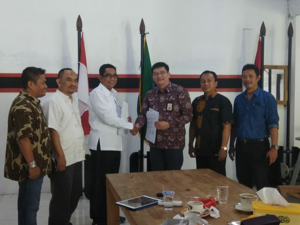 Hari ini  di WismaAndiny #Jepara kami melakukan penandatanganan Perjanjian Kerja Sama antara @KPPJepara dengan <a href="/KADINJepara/">KADIN Jepara</a> yang bertemakan Business Development Service sebagai wadah pemberdayaan UMKM.

#JeparaBerdaya
#PajakKitaUntukKita
#Sahabat516
#PajakUMKMSetengahPersen