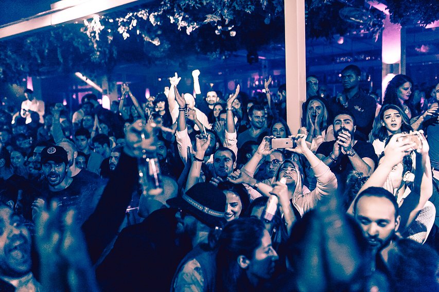 TasteThePunch's tweet photo. Look how mad #AztecGarden could get!🔥🌴
Although #ElChiringuito Dubai is one of the nicest beach clubs on the palm, it comes alive at night! 
Here's some pics of previous events at the venue where #MarcoCarola, #Bedouin, #GuyGerber and
many other great artists have rocked it! https://t.co/vNYkAnewdm