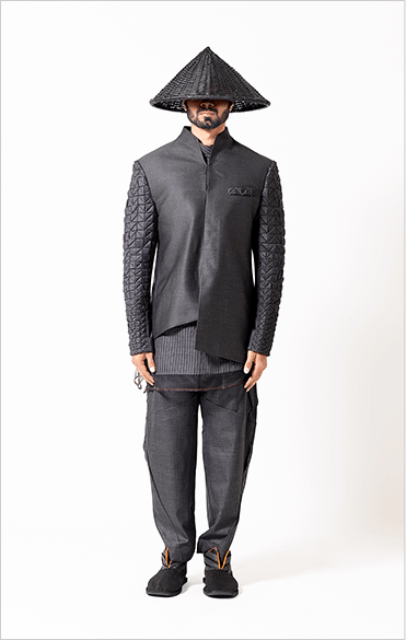 SCDesignsStudio's tweet photo. Our samurai collection depicts the one who serves and adheres to the power of life.

Meet Siddhesh Chauhan at @LakmeFashionWk 2018 and explore the Samurai Collection.
#LFWwf18 #origami #Samurai #siddheshchauhan #mensfashion https://t.co/CIC83NRBmE