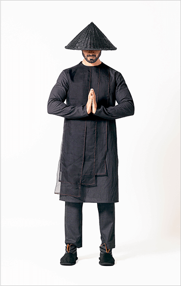 SCDesignsStudio's tweet photo. Our samurai collection depicts the one who serves and adheres to the power of life.

Meet Siddhesh Chauhan at @LakmeFashionWk 2018 and explore the Samurai Collection.
#LFWwf18 #origami #Samurai #siddheshchauhan #mensfashion https://t.co/CIC83NRBmE