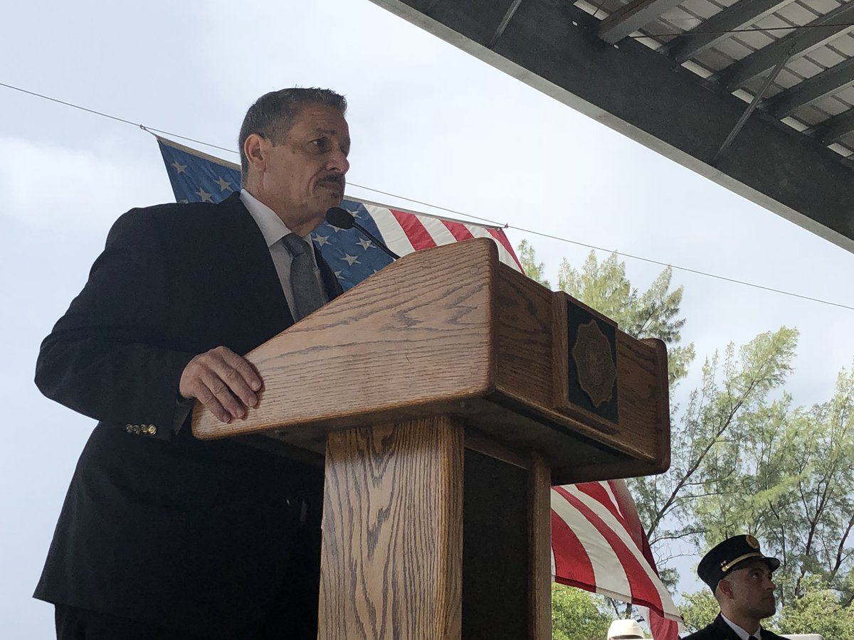 MiamiDadeFire's tweet photo. #MDFRClass135 @CommishDiaz  “There is no better job. There is no more noble calling than that of service to our community.” https://t.co/5q5HdeleMc