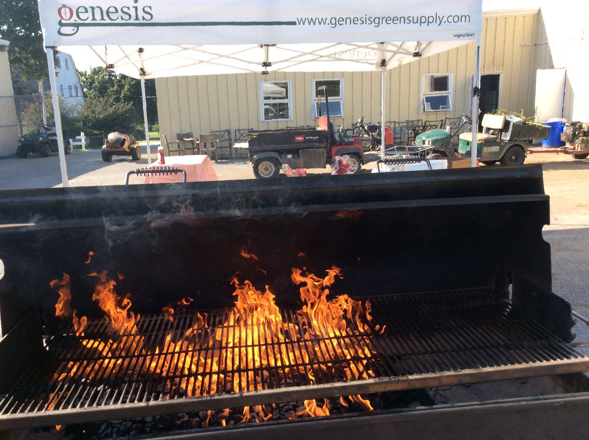 CecilBDeGrill's tweet photo. Brat Bath!! #grilling #yuengling #genesis  #crewcookout https://t.co/UaXbXzgNYQ