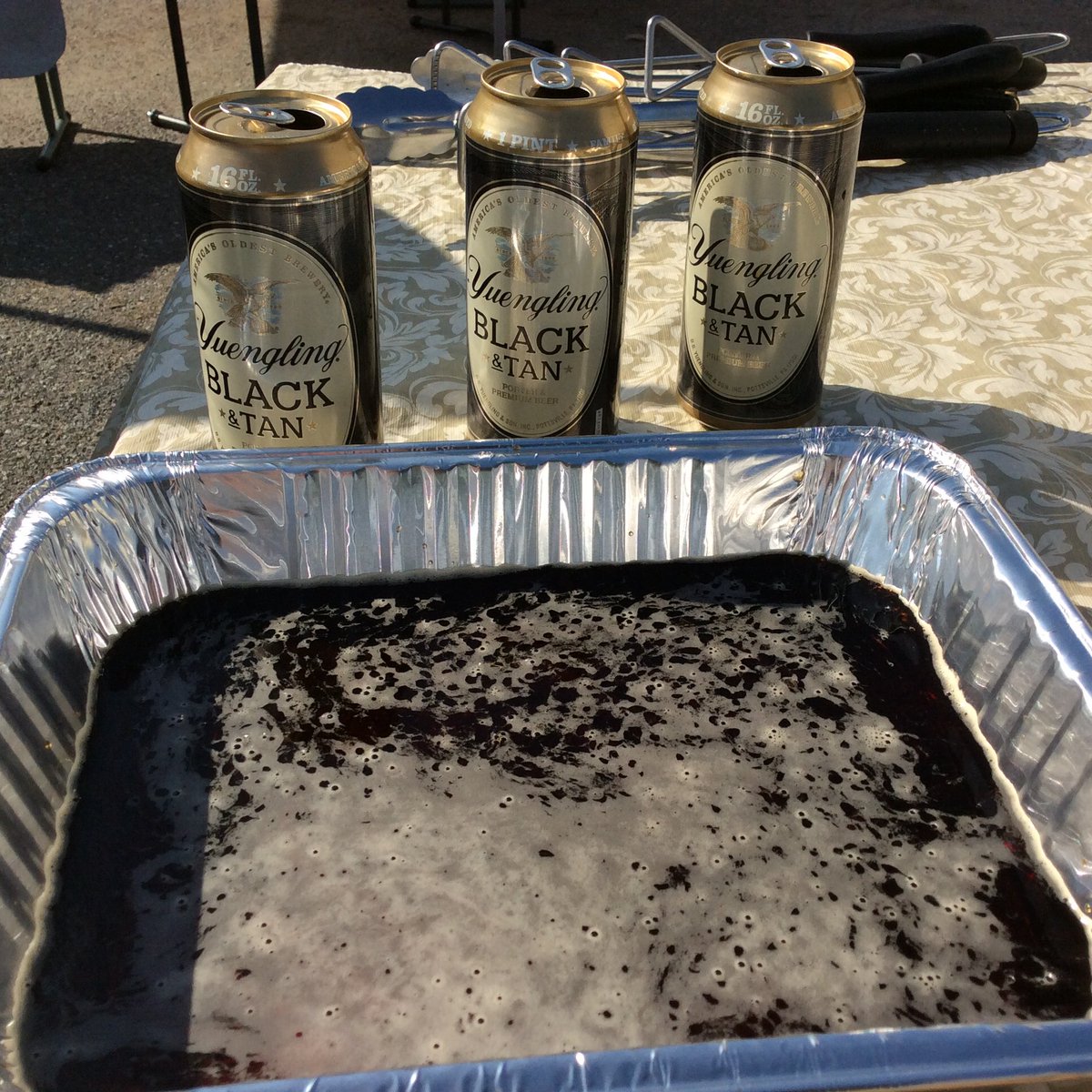 CecilBDeGrill's tweet photo. Brat Bath!! #grilling #yuengling #genesis  #crewcookout https://t.co/UaXbXzgNYQ