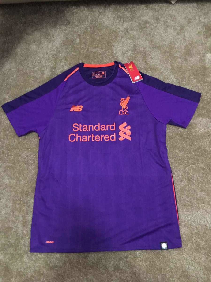 FutbolKitman's tweet photo. GIVEAWAY: To celebrate the launch of the page I am giving away a free Premier League jersey of your choice.

To Enter:
Follow me and RT this tweet✅

Good Luck!🏆 https://t.co/5jXfEpmKU3