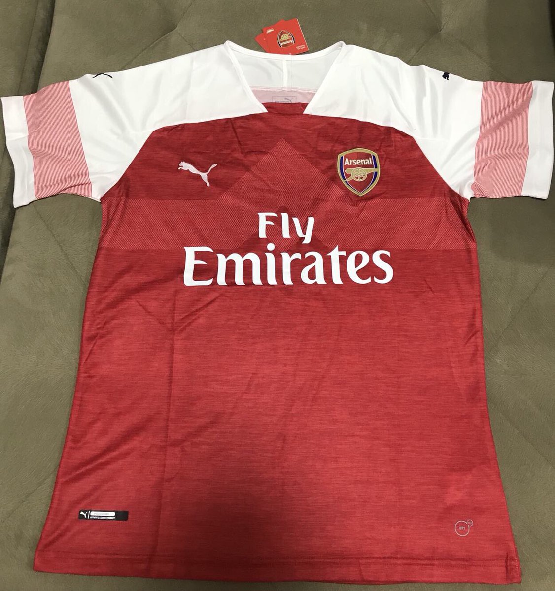 FutbolKitman's tweet photo. GIVEAWAY: To celebrate the launch of the page I am giving away a free Premier League jersey of your choice.

To Enter:
Follow me and RT this tweet✅

Good Luck!🏆 https://t.co/5jXfEpmKU3