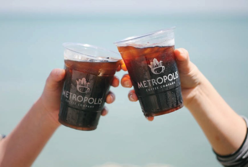 MetropolisCoCo's tweet photo. Happy move-in day, @loyolachicago students! We'll be sampling Cold Brew for Loyola's Welcome Back Bash at the Damen Student Center from 11am to 1pm today! Get caffeinated, get educated. #welcomeback #loyola #caffeinatedandeducated https://t.co/kIOo2YDGWh