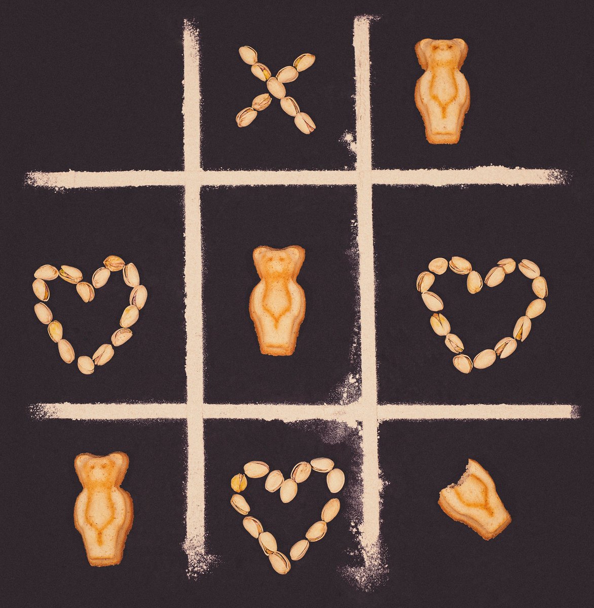 Mandelbaerli's tweet photo. Das Mandelbärli gewinnt schon seit Jahren die Herzen für sich 🐻❤️ #mandelbärli #madeinbern #bern #retro #tictactoe #pistache #herz #delicious

 📷: https://t.co/jIGDUbbjKs / https://t.co/HpIhPPr0Kq https://t.co/ECYCzc9klF