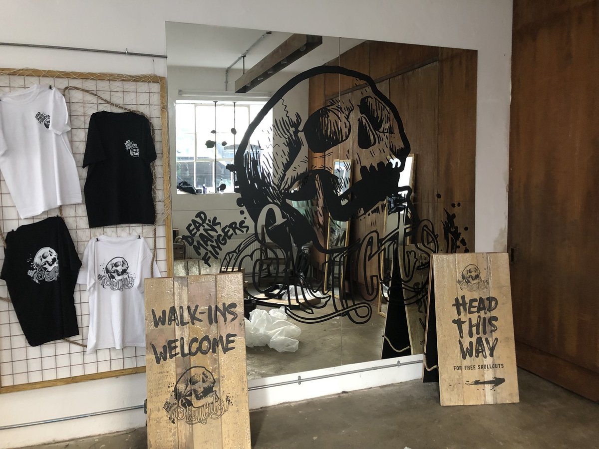 iddleeds's tweet photo. Popup barber shop for Dead Mans Finger in Shoreditch .
rusted corrugated fascia, acrylic logo, distressed mirrors, frames and ‘A’ boards. https://t.co/YaNKLku0Ts