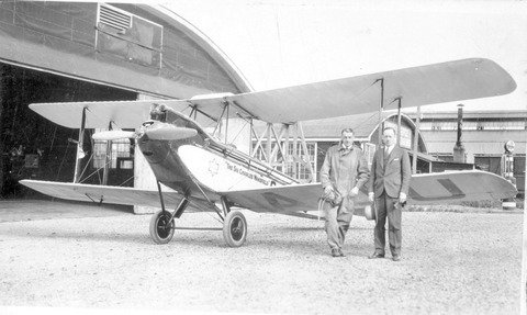 SciTechImages's tweet photo. Two men pose at the #Toronto Flying Club with the first #aircraft to be assembled by de Havilland Aircraft of Canada Limited, a D.H.60X Moth, Toronto, Ontario, 1928, fr @avspacemuseum Image Bank #Airplane https://t.co/kLhyH1A95H