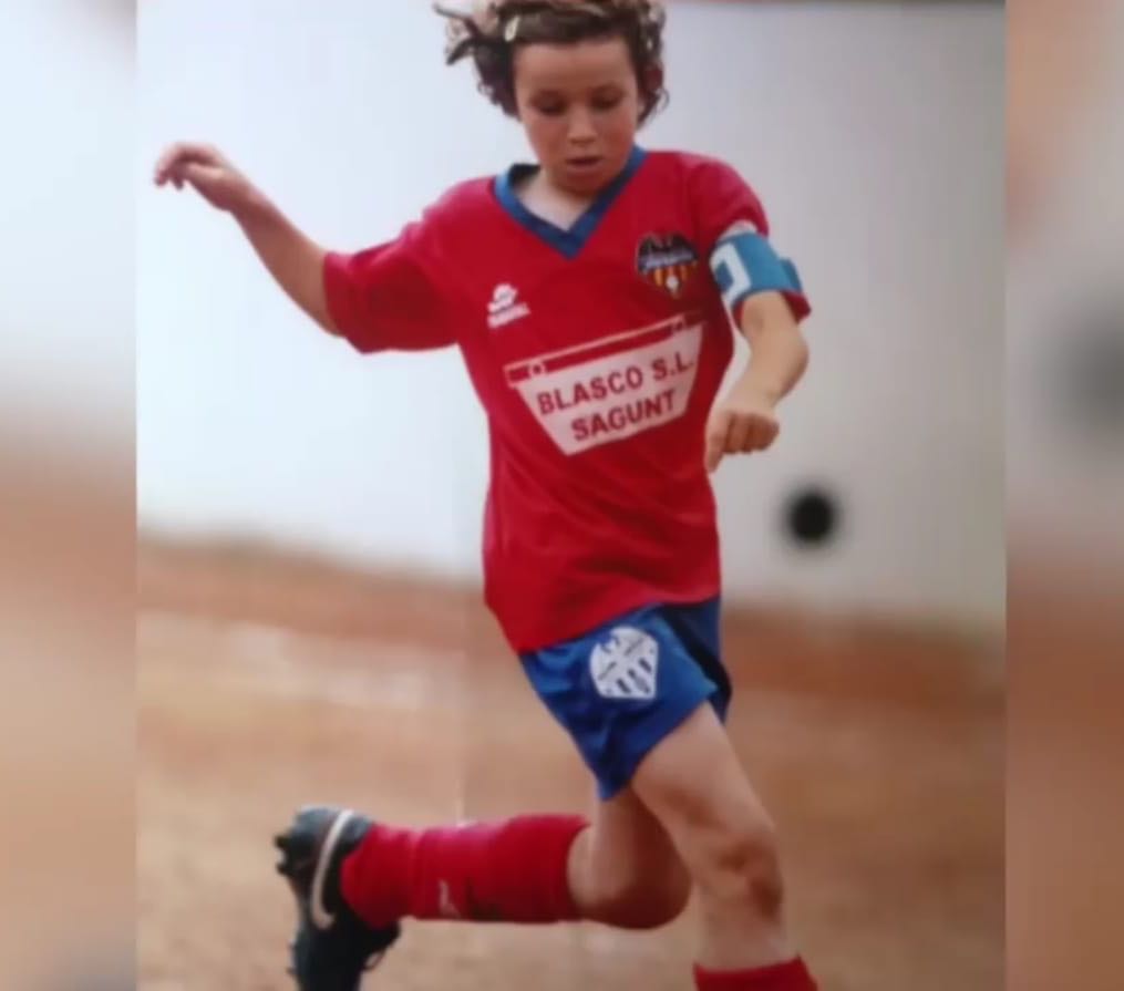 AtcoSaguntino's tweet image. Hoy además del debut en liga estaremos todos muy atentos a la radio.

A las 19:30, @pauletasancho11 formada en las categorías inferiores del @AtcoSaguntino juega con la @SeFutbolFem sub20 la Final del Mundial sub20 contra Japón.

¡¡Mucha suerte guerreras!!🔴