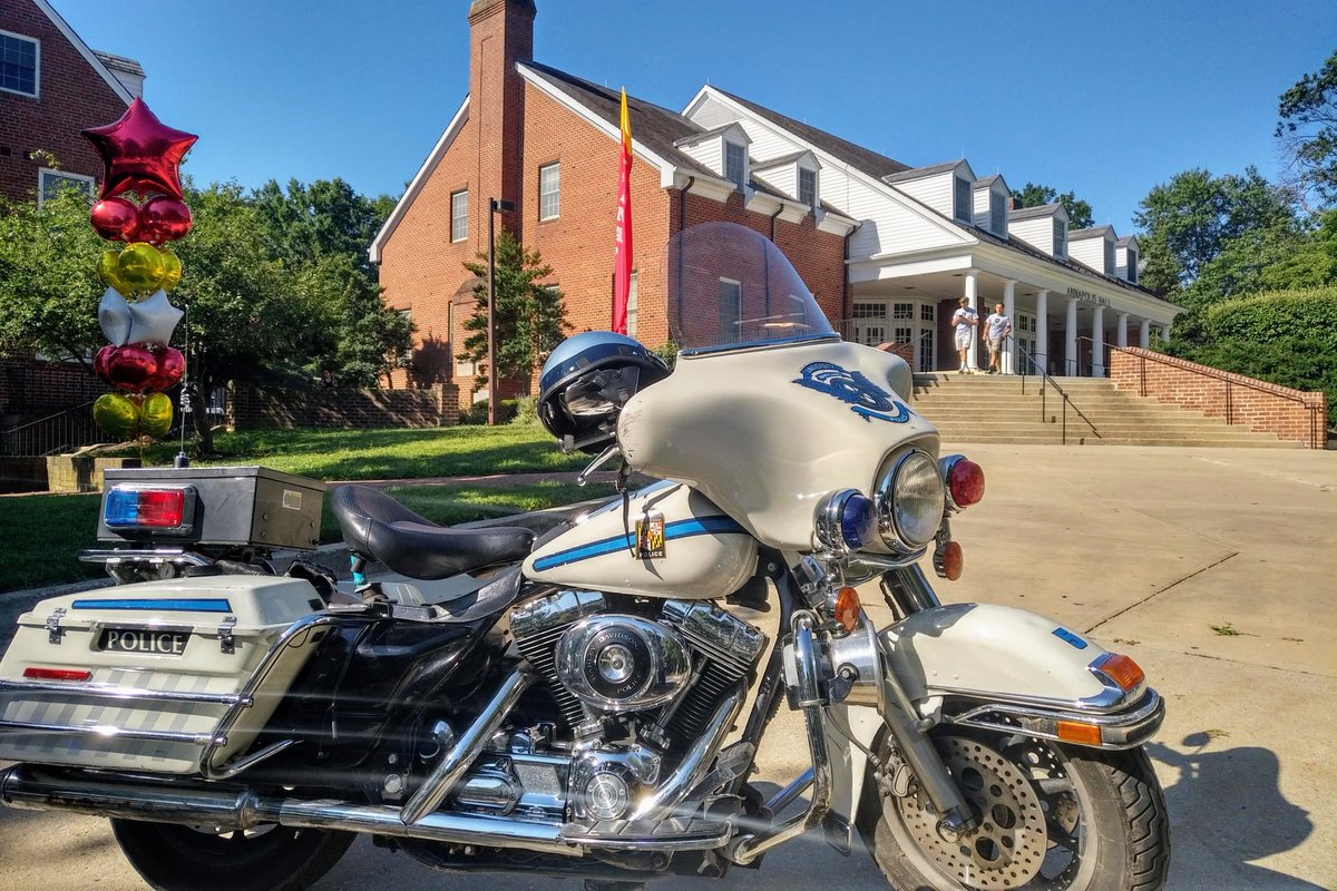 UMPD's tweet image. It's another beautiful weather day for #umdmovein! #UMD2022 #umd22 #LESM #terps @UMDReslife 😎 🐢🌞