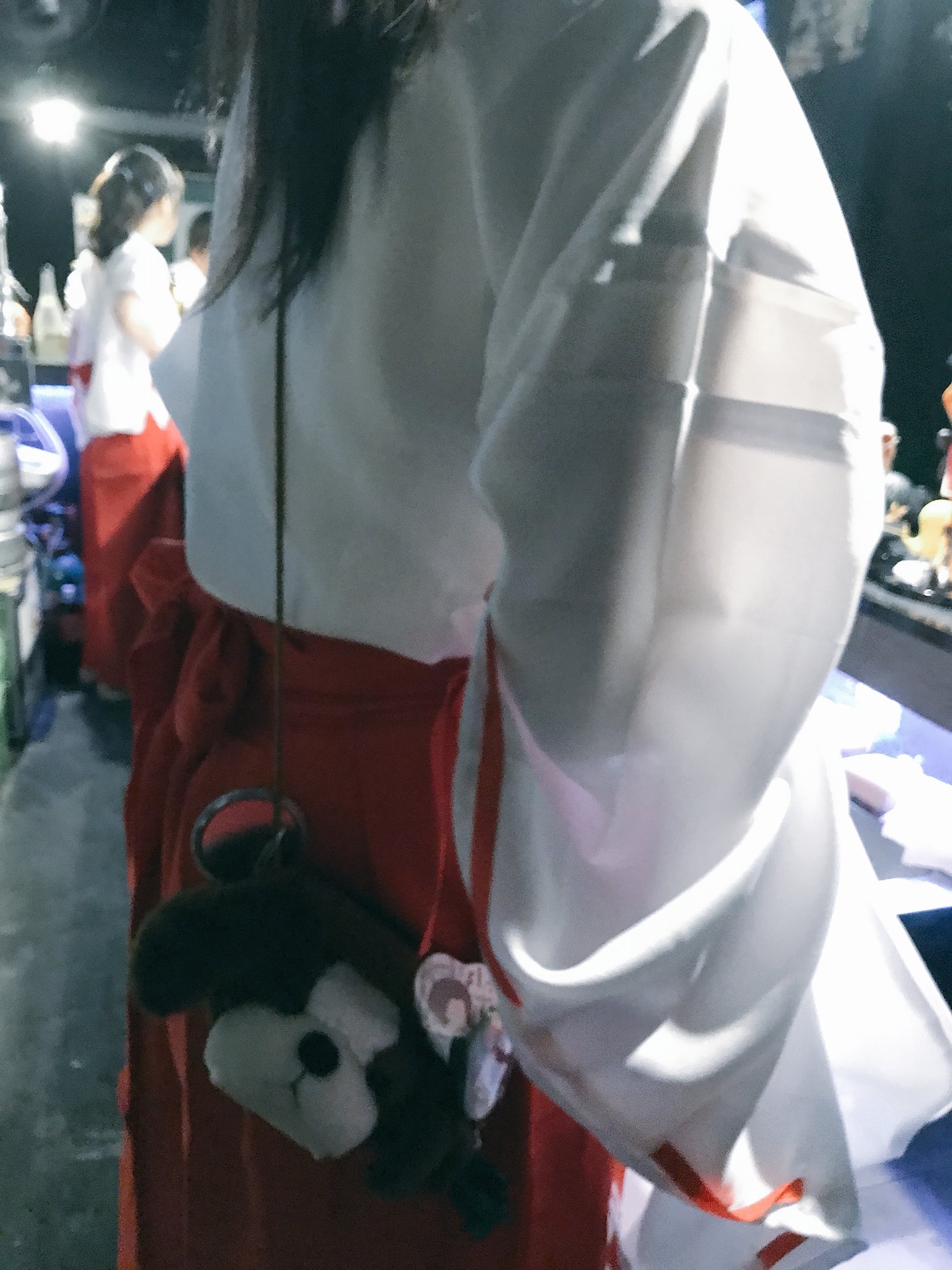 巫女　盗撮  / X