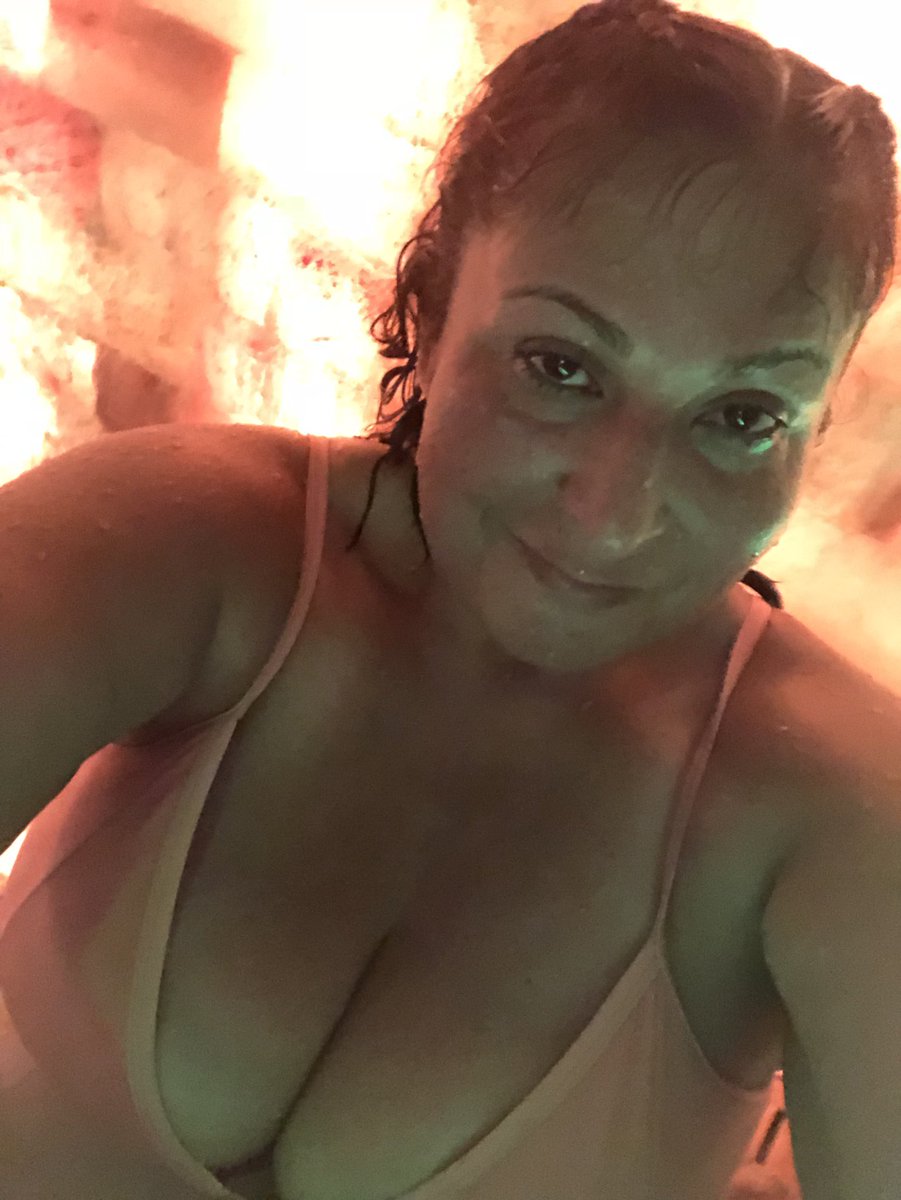 DMRX03's tweet photo. While they at weigh ins Im hiding  out at the spa #MidlandHotelSpa #RelaxingToday #KSIvsLOGAN #ManchesterArea #WorkWeekend https://t.co/rm8BCXB44b