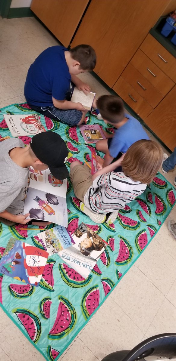 stephaniegravs's tweet image. Good Book Picnic #legacyAES @aesegdorf  #aes3rd Thanks @Strickland_4th for the idea!