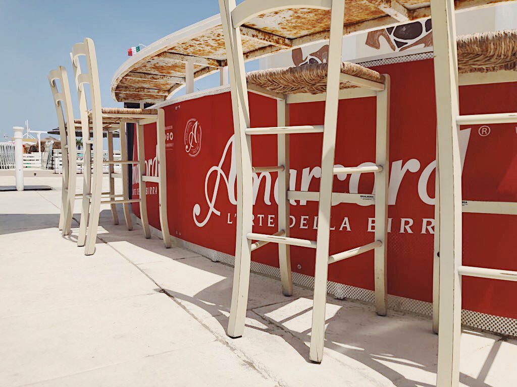 L'estate non è ancora finita, c'è ancora moltissimo tempo per una buona Birra Amarcord in spiaggia con gli amici ❤