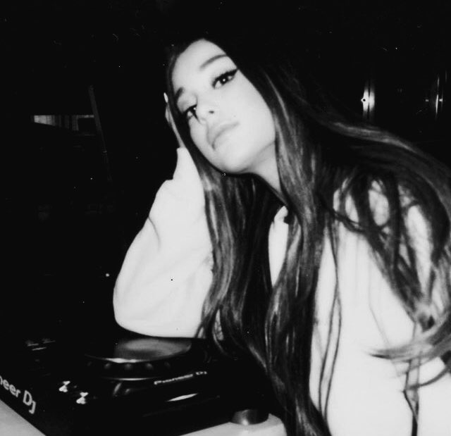 bihtchy_'s tweet photo. “You keep me in your orbit, well, I know I'm a hard one to please, give it too much importance, my love'll have you fall to your knees” https://t.co/ck5EpugzAw