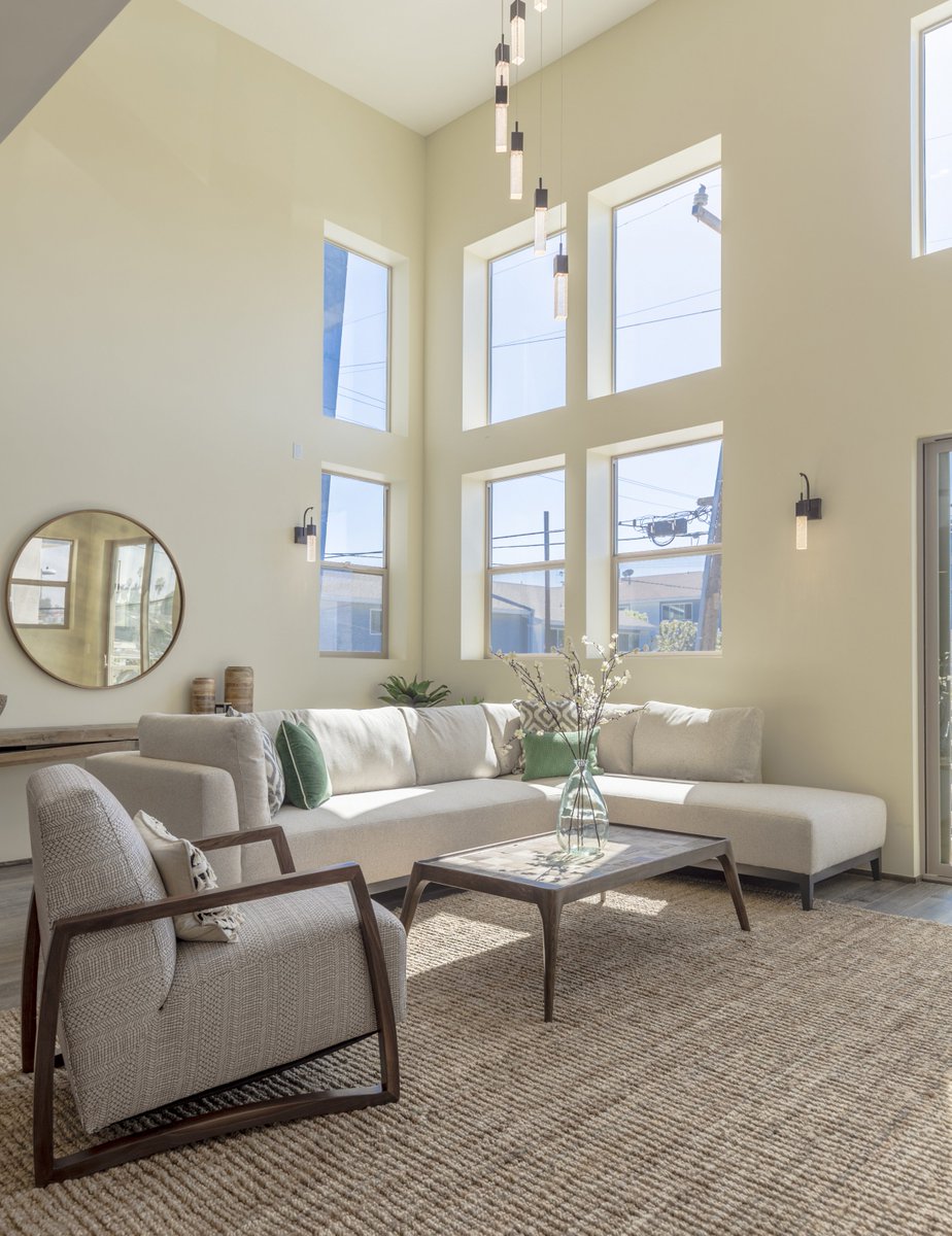 SouthBayMerit's tweet photo. Nothing says Fri-yay like one gorgeous, bright living room! Those vaulted ceilings ＋ big windows don't hurt, either😍 https://t.co/YM7Lgqv3WH