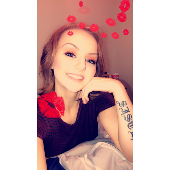 2 pic. It’s been years since I posted on this. So I’m posting now! My short hair is awesome ? https://t