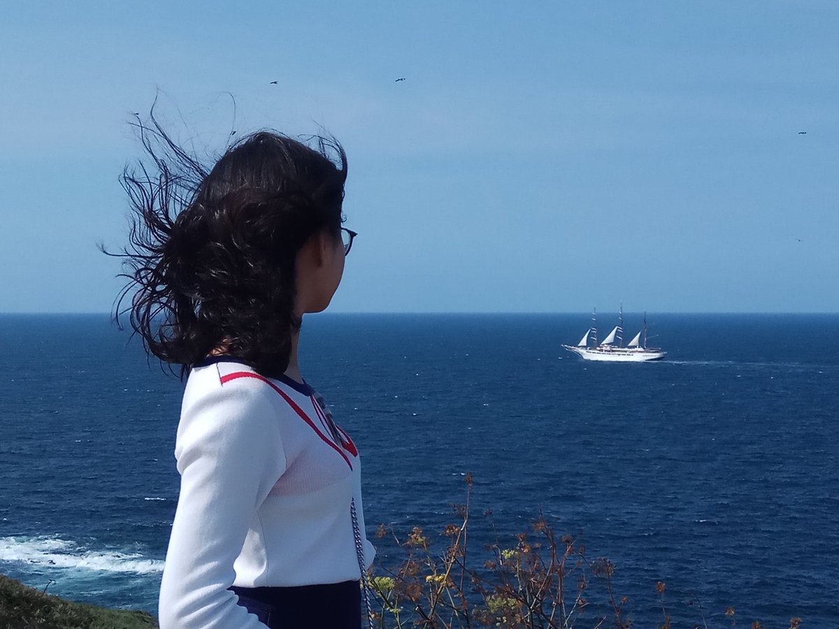 BegonaJamardo's tweet photo. Tras la visita a Inditex @ZARA gran día en A Coruña conociéndo la España de Felipe II bajo la estatua de la valiente Maria Pita, y descubriendo a Breogan y nuestro vínculo con Roma en la Torre de Hércules. #Dari2018 @IESIDEedu @UibeChina https://t.co/p3BCuCg1sP
