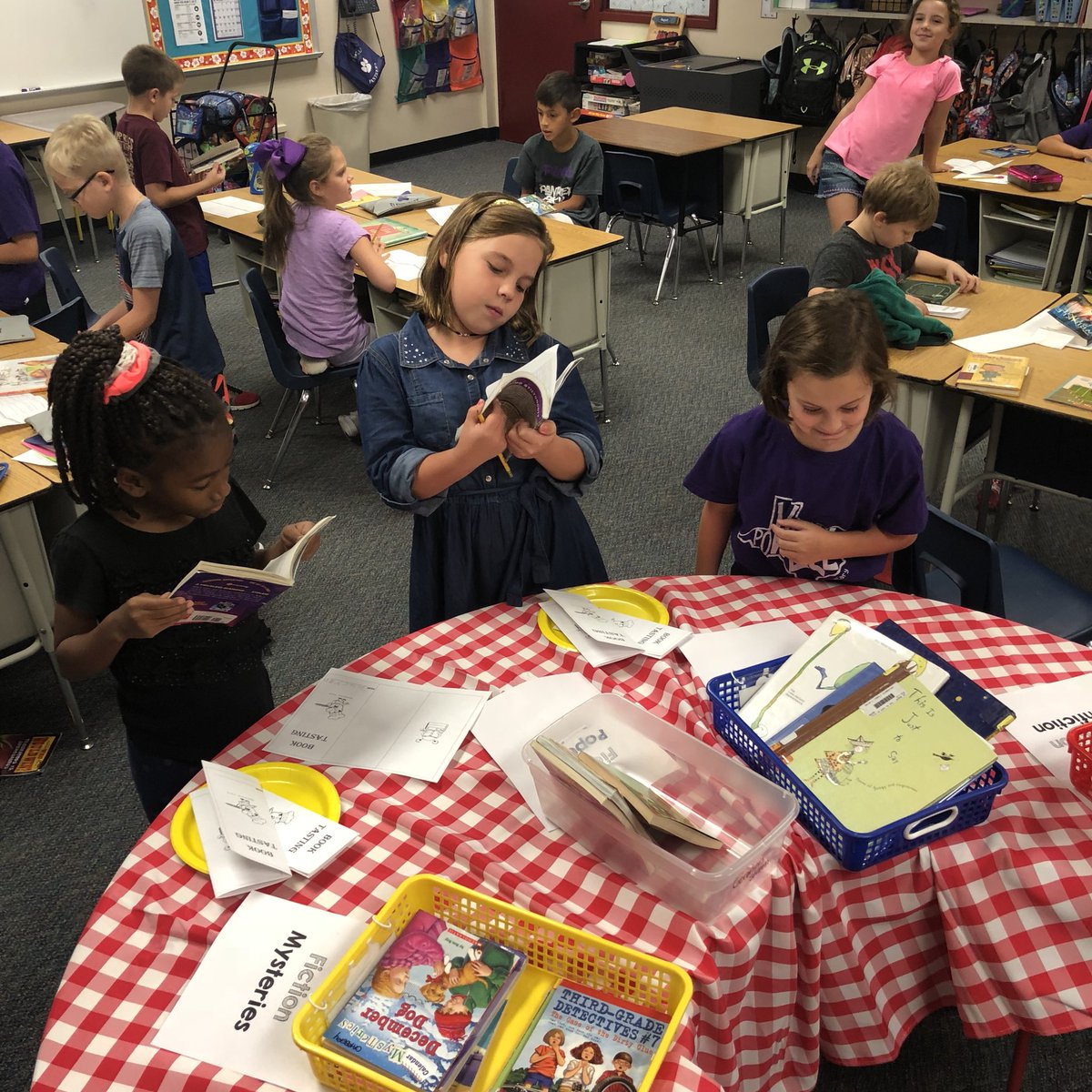 carberymonica's tweet photo. We had our very first book tasting! Exploring books of different genres was fun! 📚 @PowellCISD https://t.co/YDtsz2Vs6v