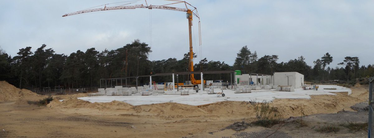 De eerste muren staan!
hoenderloo.nl/1/news.shtml/1…! #hoenderloo