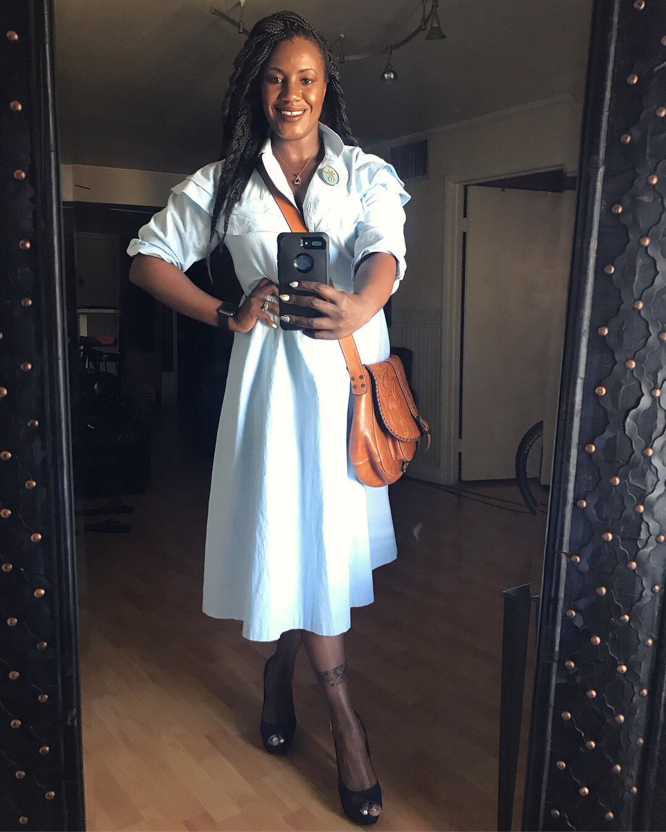 EDWINA702's tweet photo. TGIF! Remember this dress? Well everyone owes me $2 dollars since these vintage buttons up won’t stay shut. Lol. Since everyone is wearing jeans, I rocked this vintage chambray dress to switch it up. #getthecrapoutthehouse #thriftersanonymous #taapproved #vintage #topmeat https://t.co/Vd5pVIW90n