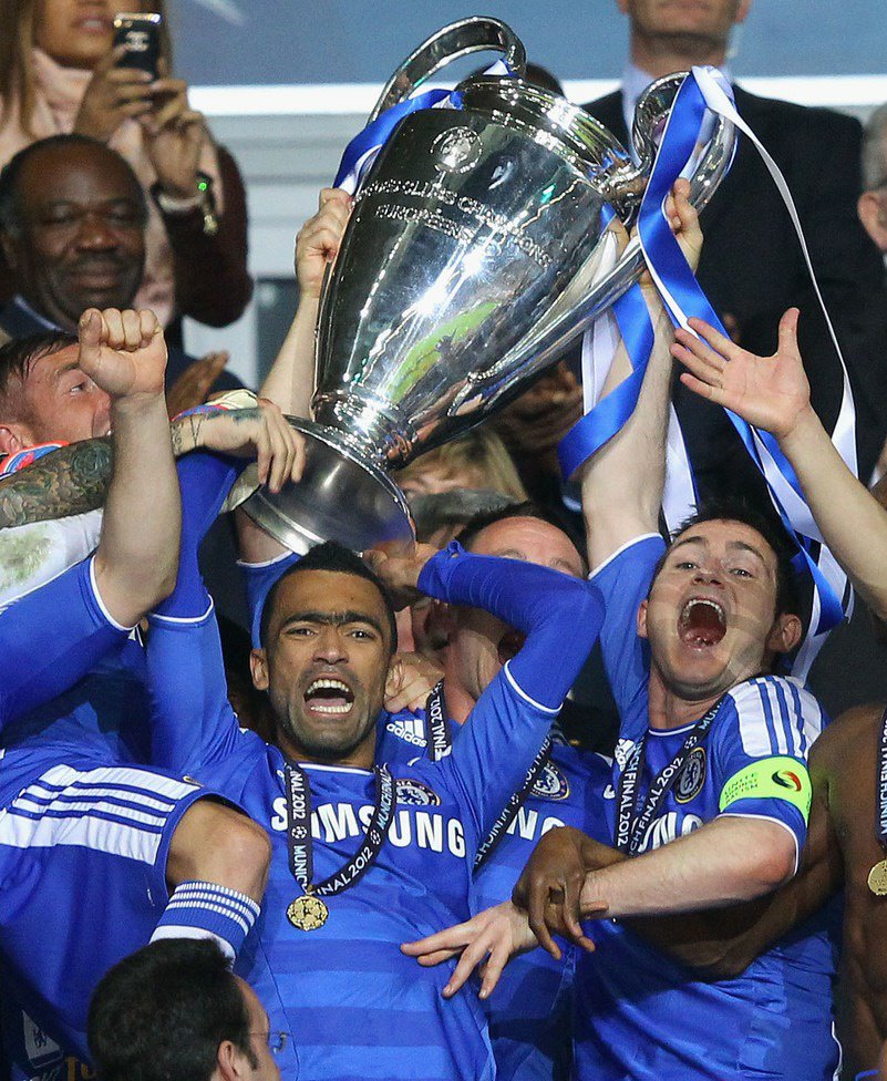Today we also wish a very Happy Birthday to former Blue and winner, Jose Bosingwa! 