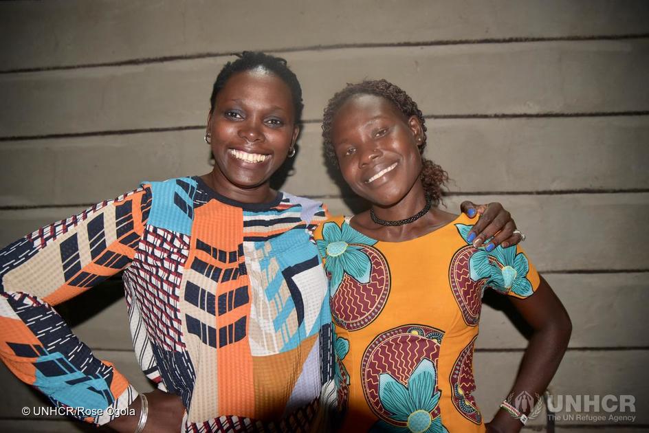 Elle a appris à lire et à écrire toute seule à 16 ans.

Son objectif aujourd'hui ? Former un million de femmes et de jeunes filles, dont des #réfugiées, au codage informatique avant 2030. 

trib.al/KIWtyMs