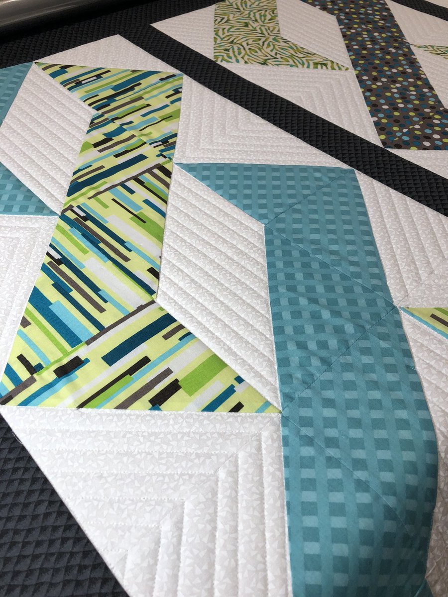 PeacefulHillQ's tweet image. Continuing with the custom quilting today, the texture and secondary patterns are so cool! #customquilting #superiorthreads #quiltersoftwitter