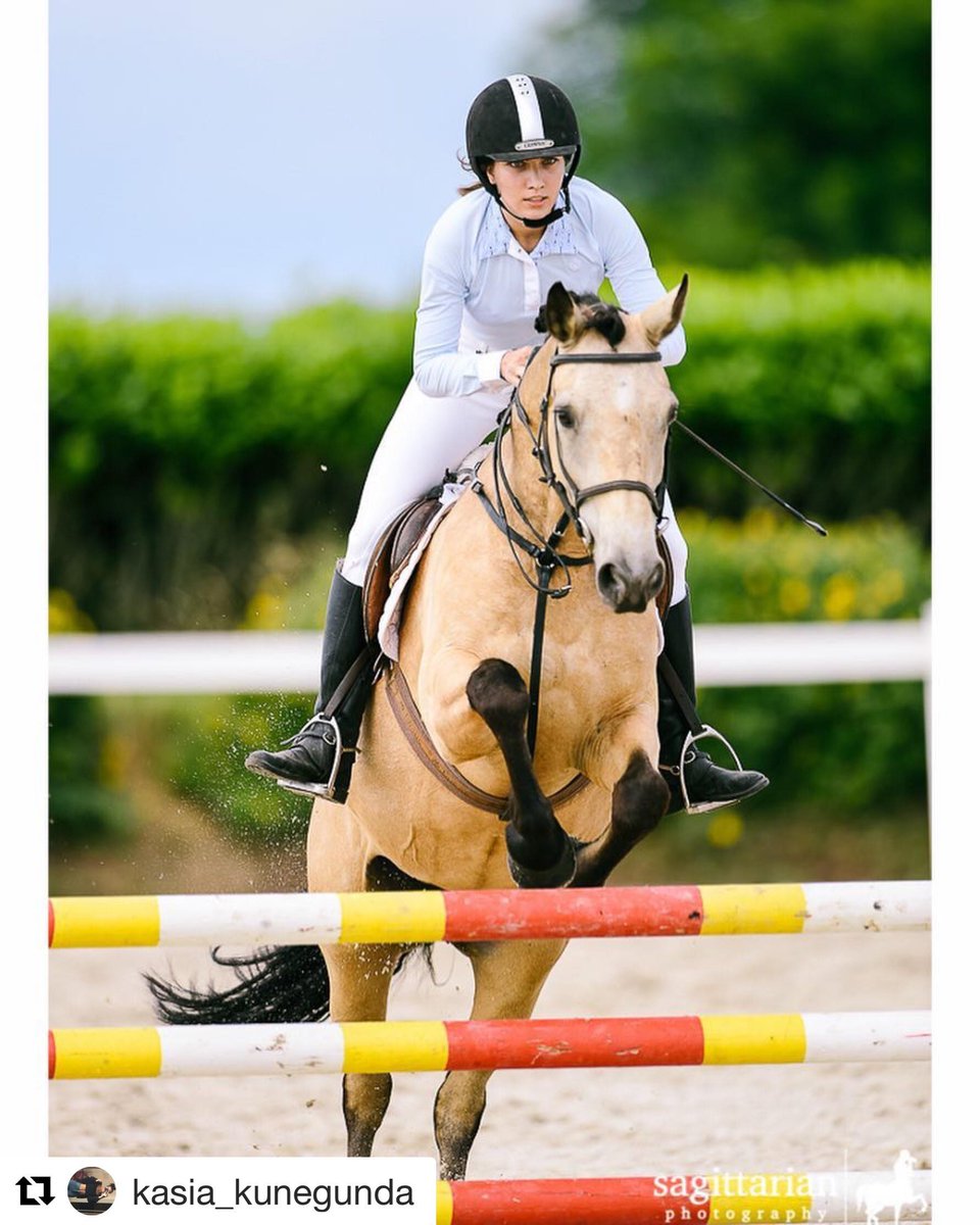 It's #KneesUpFriday! Have a fantastic Bank Holiday weekend and remember to tag us in all your pony fun! 📸 #ChampionRider