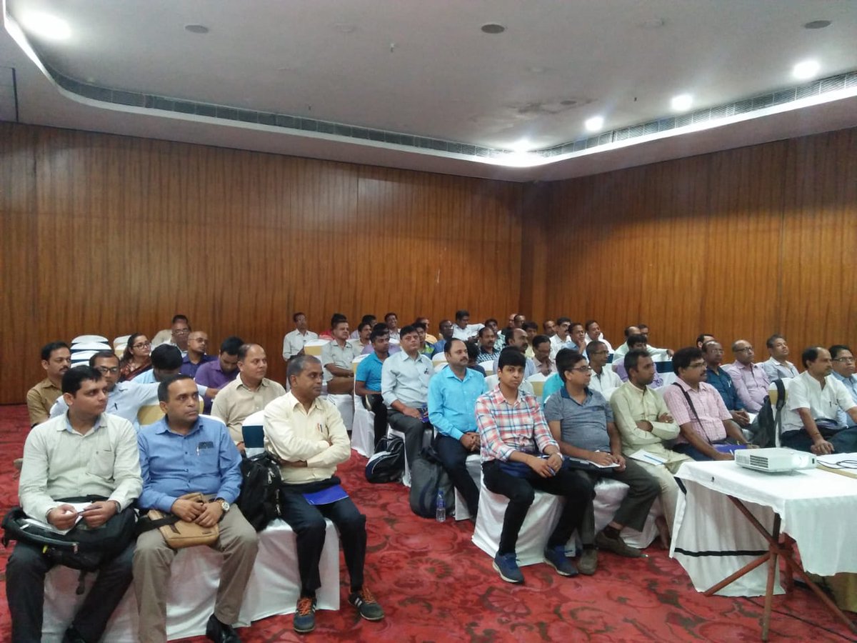 BbhaveshK's tweet photo. RMFs #BehavioralFinance at #Kolkata for IFA partners. Huge participantation.
There is considerable gap between Investment Return and Investors Return. It's because of Behavior & Biases!
#rmfedge
@ChattyRMF
@himanshuvyapak
@nitinkhera https://t.co/QhUDozP2m9