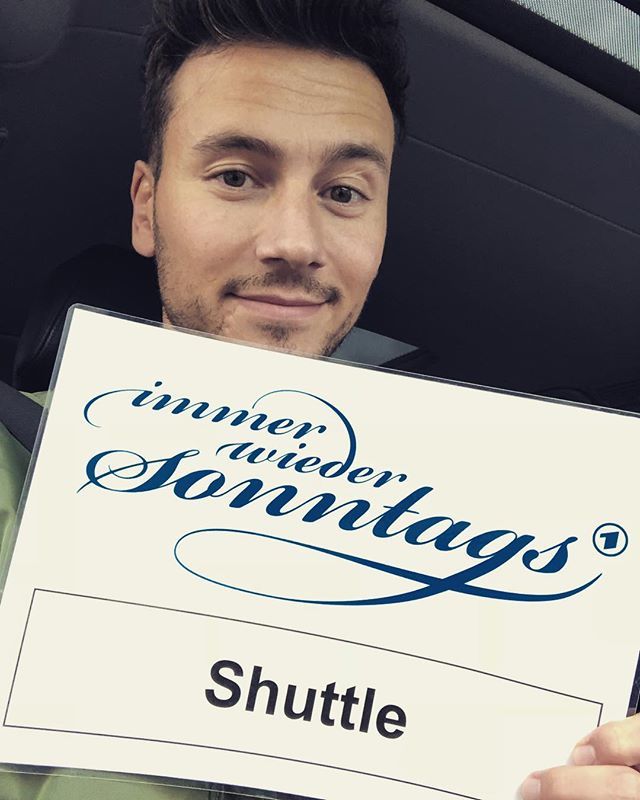 YannickBovy's tweet photo. Sonntag bin ich zu Gast bei „Immer Wieder Sonntags“!! Ich freue mich darauf, aber jetzt im Hotel und morgen früh machen wir die Probe. Neugierig welcher Künstler dabei sind!! #immerwiedersonntags #loveswings #bovyingermany #stagelife https://t.co/1a6JHMXjBi https://t.co/XeKw5qhbGn