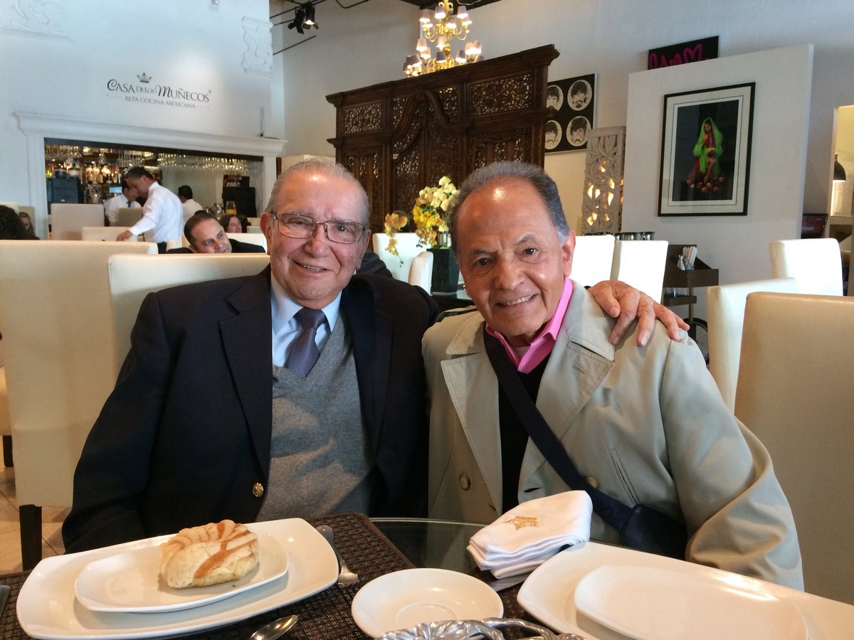 animaccioncine's tweet photo. Ya están con nosotros unas leyendas del doblaje en México Francisco Colmenero y Arturo Mercado ¡Bienvenidos! #Animaccion2018 https://t.co/LkAf5o8nEw
