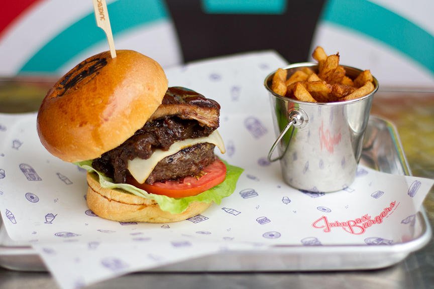 🍔Un de nos événements préférés dans l'année! La semaine du burger est de retour du 1er au 7 septembre et il y a plus de 45 restaurants qui y participent! 
recettes.qc.ca/dossiers/sorti…