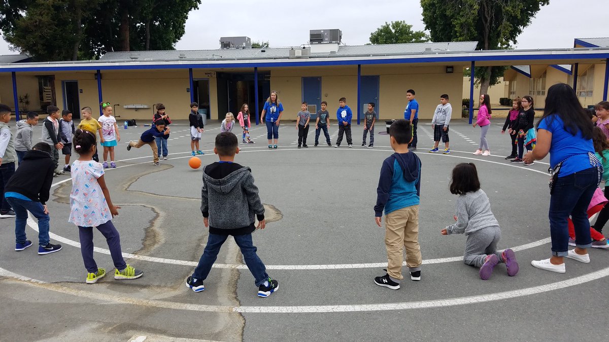 SnowElementary's tweet photo. We all learned how to be safe, respectful and responsible around the playground today. https://t.co/IkngIVoIH8