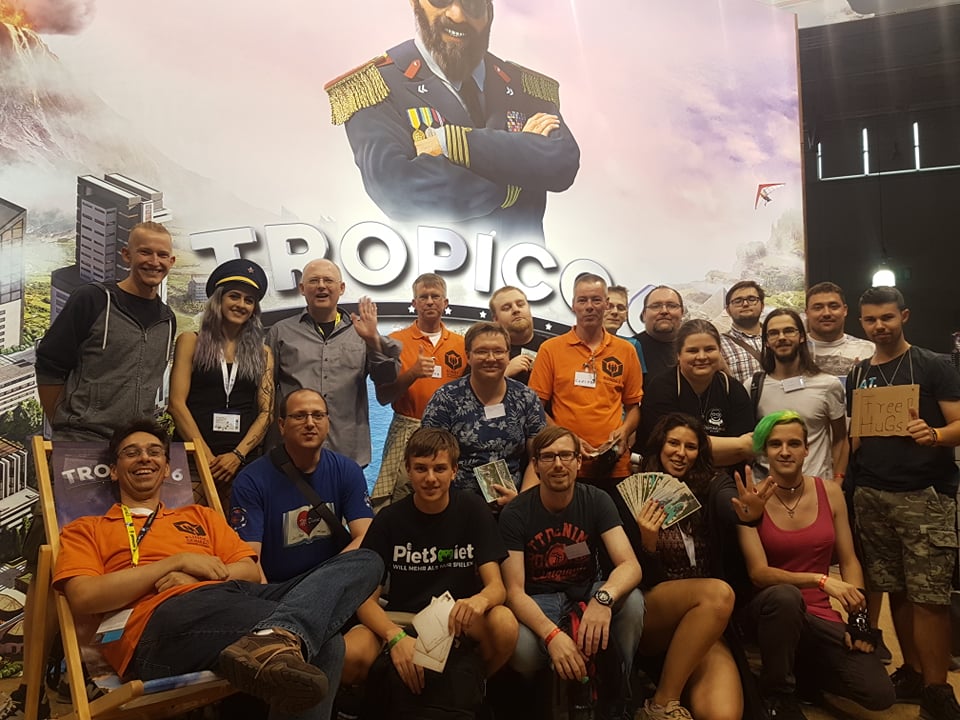 kalypsomediaDE's tweet photo. Die @Writing_Bull Community hatte heute eine Audienz bei El Presidente! #Tropico 6 #gamescom2018 https://t.co/0uMA5hb5Ab