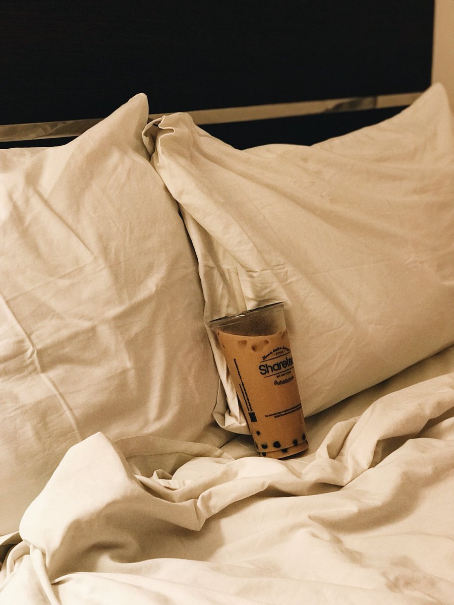 shervanzz's tweet photo. Sila: kinsa kuyog nimo sleep?
Me: milk tea ra tawn 🤪
#milkteaparin #milktealife https://t.co/JlVsdd16i9