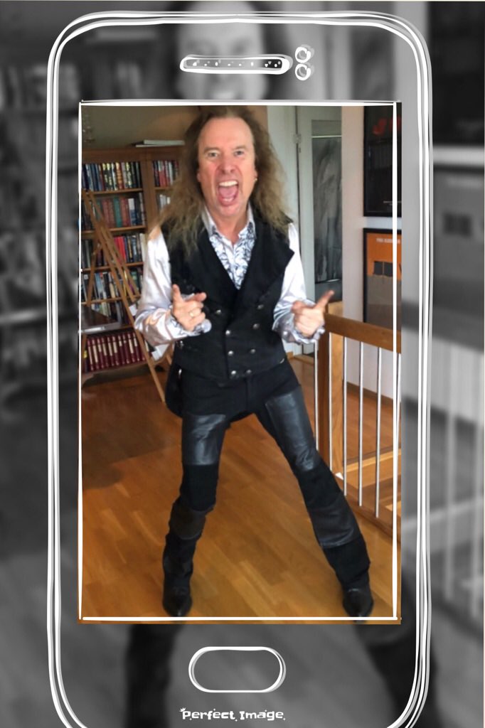 Vår gamle vokalist, våpendrager og venn, Dag Ingebrigtsen, er med i årets utgave av Stjernekamp på <a href="/NRKno/">NRK</a>. Han har vår stemme, og vi oppfordrer alle våre fans til å sørge for at vi får se Dag på skjermen i ukene fremover. Rock on, Mr. Dynamite!
#tntnorway #stjernekamp