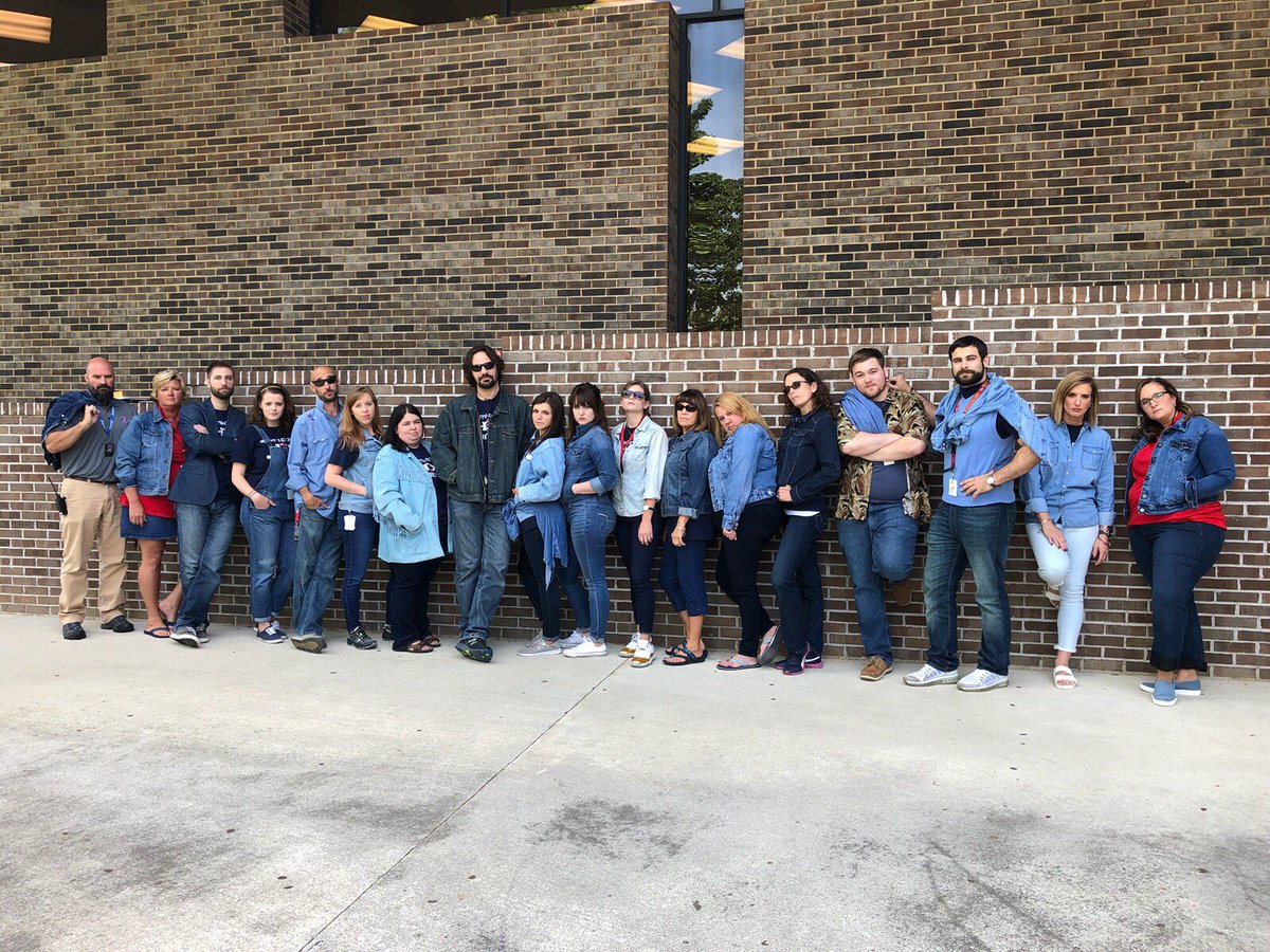 averytuggle7B's tweet photo. Work with people who make your job fun... And can rock denim on denim #mytribe #7thgradeisthebest https://t.co/vOlq6GKhTb