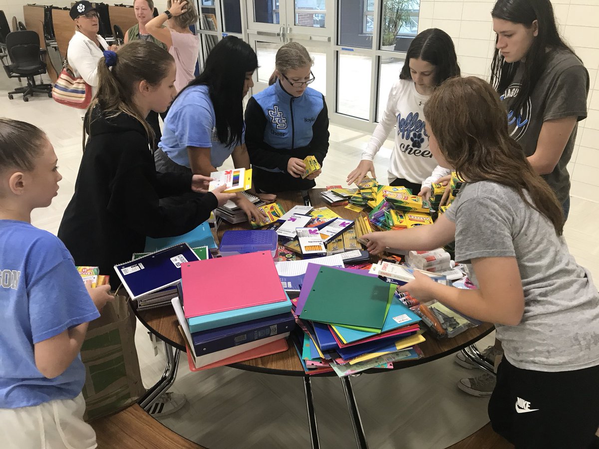 shrrlllindsey's tweet photo. Love the difference these amazing young women from @jeffjaguars Cheer Team are making for @HallStars_MPS students with loads of school supplies! 💙💚 @MPS_News #BackToSchool2018 https://t.co/D6UY2t3zfb
