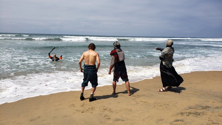 horrorlosers's tweet photo. Los asesinos de nuestras películas de terror favoritas también tiene vacaciones. Queda menos de un mes de verano y Pinhead, Michael Myers, Freddy y Jason aprovechan antes de que llegue #Halloween.
Fotos de Jon York. https://t.co/PnNlROIAw0