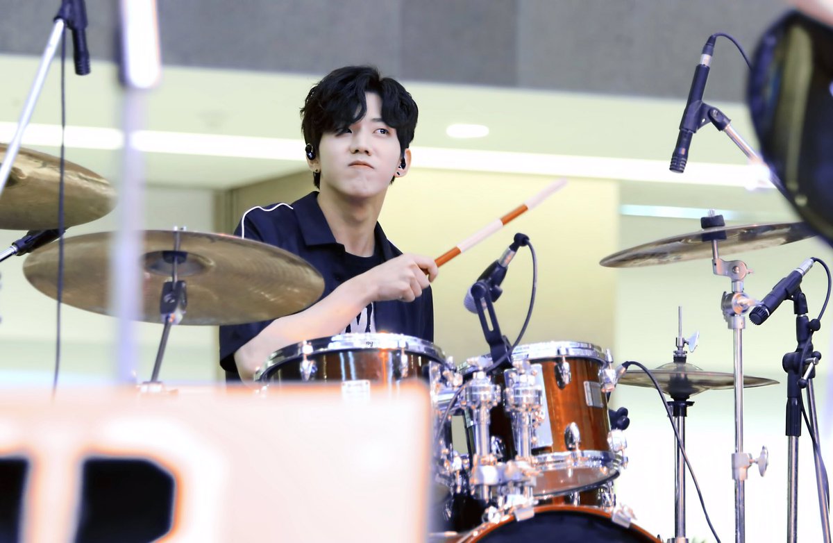go_to_hell_y's tweet photo. "I like drums
I love DrUMs
I'M DRUMS"
В Корее уже 15 августа, а значит у солнечного малыша из Day6 сегодня день рождения. Ура!!! Надеюсь, он будет отдыхать больше и оставаться здоровым. Больше любви Доуну от My Day со всего мира 💙
#HAPPYDOWOONDAY #DAY6 https://t.co/Xh34Of8rls