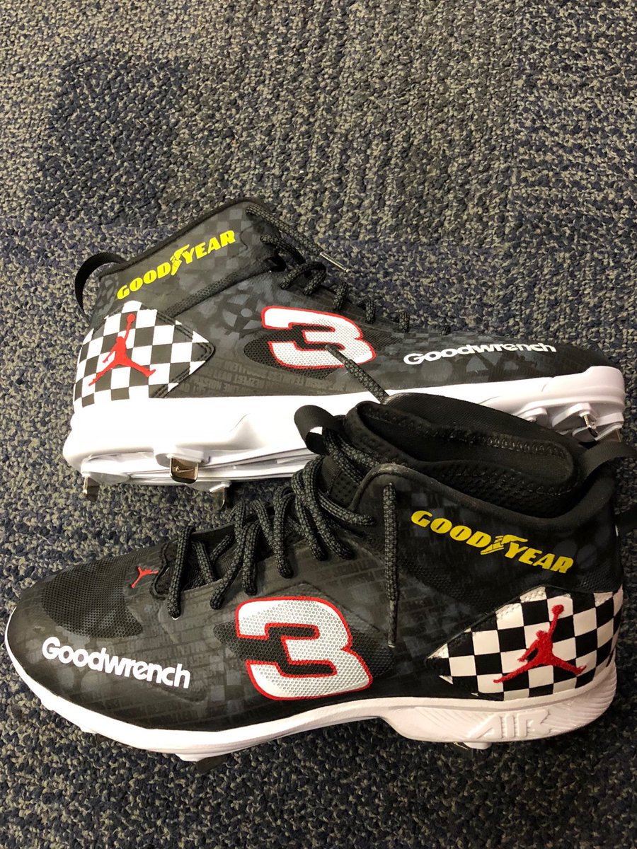 BaseballBros's tweet photo. Scooter Gennett’s paying tribute to Dale Earnhardt this weekend https://t.co/7VLiyZufSm